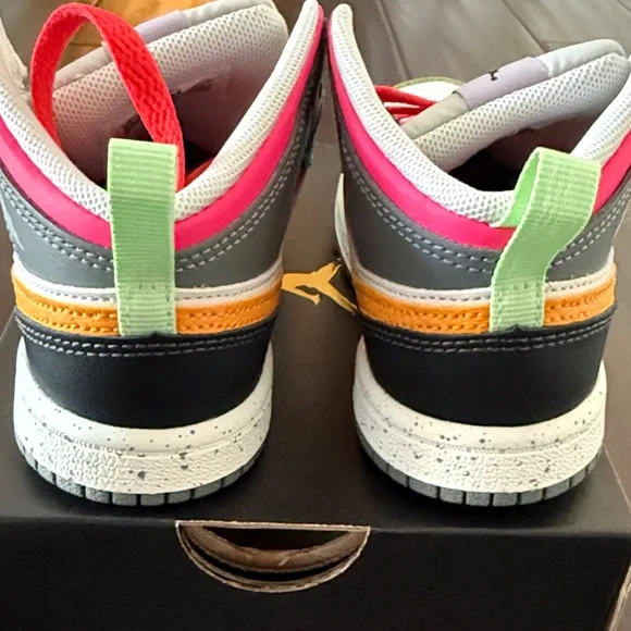 Rare Toddler Nike Jordan 1 Mid SE white taxi-dark shadow multi color sneakers - Picture 10 of 12